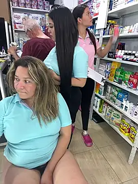 Show modela kandalove na web-kameri