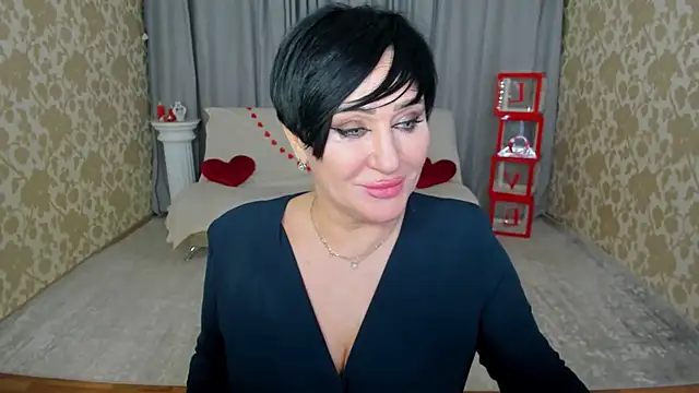 XXX chat uživo modela KiraTempt