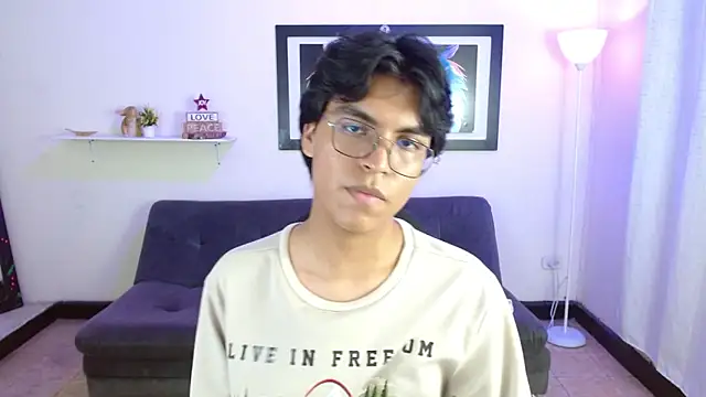 Онлайн чат XXX Maecum18