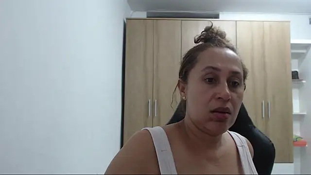 RoxanaLove9 即時 XXX 聊天