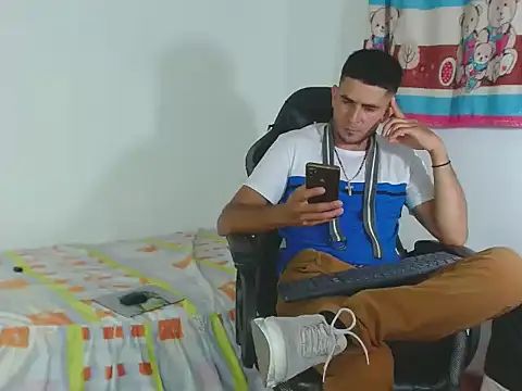 _GrasshopperのライブXXXチャット