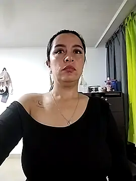 hailey85 Adlı Modelin Canlı XXX Sohbeti