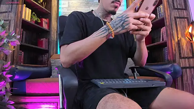 Donovan_Desmond live XXX chat