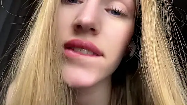 Chat XXX en directo de Viktoria_Vibes