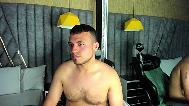 AronGarcian Live XXX chat