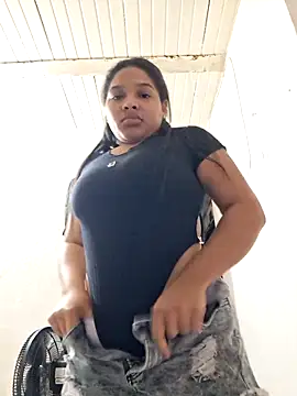 AnnaMil3J Chat XXX in diretta