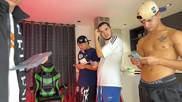 TheBatMansion Show in webcam