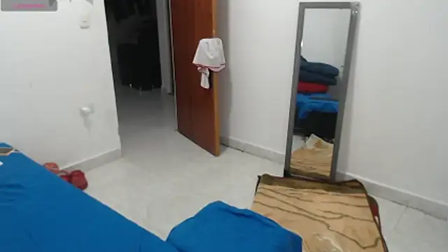 دردشة Laura_fox1 الجنسية المباشرة