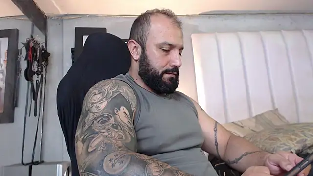 bardock_1 élő XXX-chatje