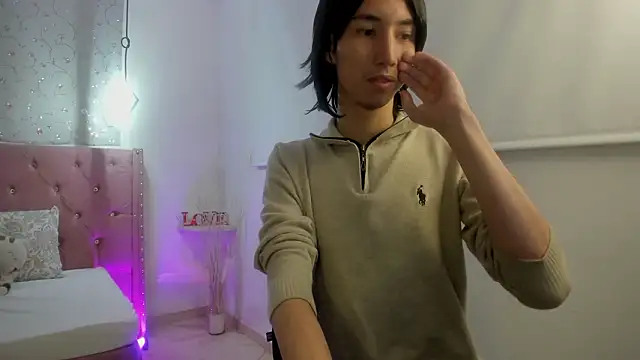 loverisu-coral Show in webcam