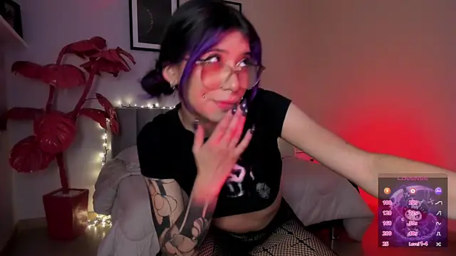 Violetta_Nur: онлайн-секс-чат