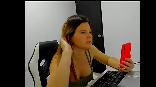 kity021 Show in webcam