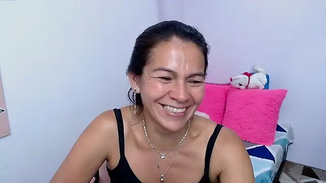 camilavargas_ Adlı Modelin Canlı XXX Sohbeti