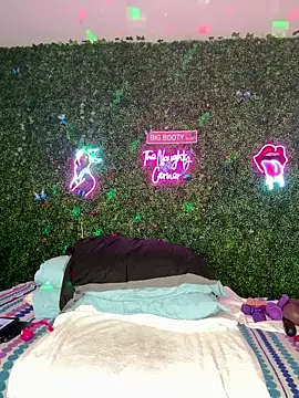 RenaThickAss: онлайн-секс-чат