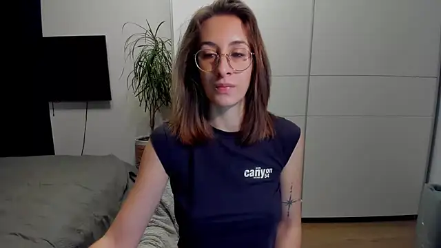 DesireMore90 Adlı Modelin Canlı XXX Sohbeti