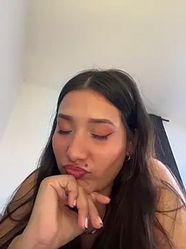 IsabellaJoness_ Adlı Modelin Canlı XXX Sohbeti