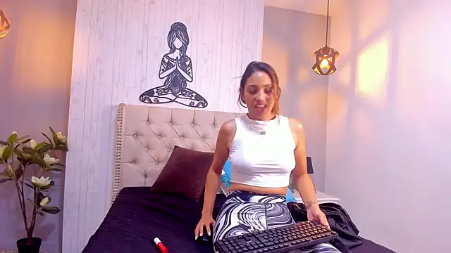 ariadna_smith20 Adlı Modelin Canlı XXX Sohbeti