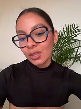 Nicollewest1 – Naživo XXX chat