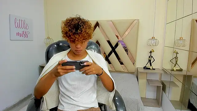 Anyelo_Twink live XXX chat