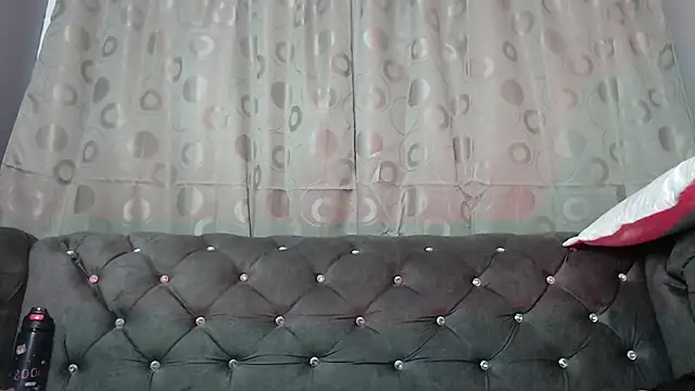 Chat +18 de Hanna_Baker__ ao vivo