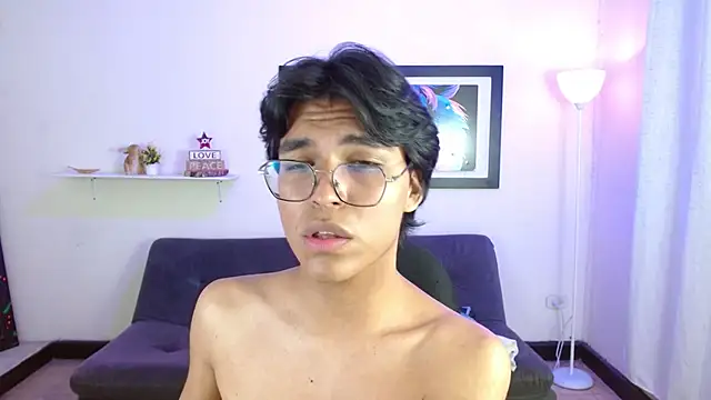 Maecum18 Adlı Modelin Canlı XXX Sohbeti