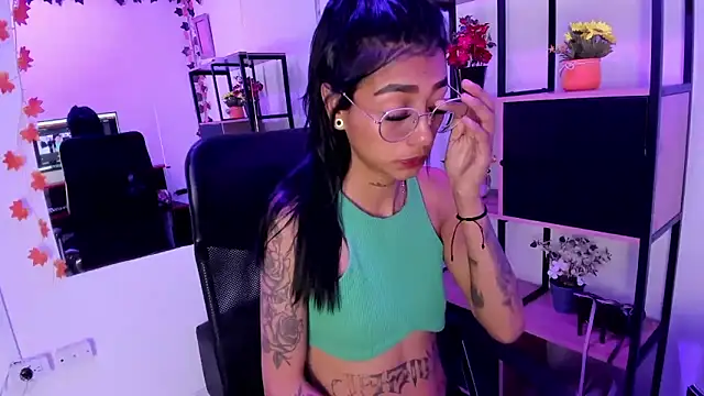 KarlaSlutSkinny__ Chat XXX live