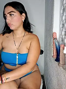 Mia_em Adlı Modelin Canlı XXX Sohbeti