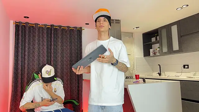 TheBatMansion's Live XXX Chat