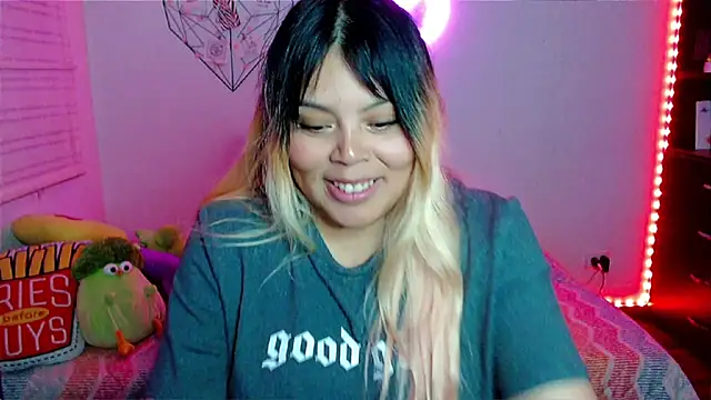 Živý XXX chat EllieMoonX