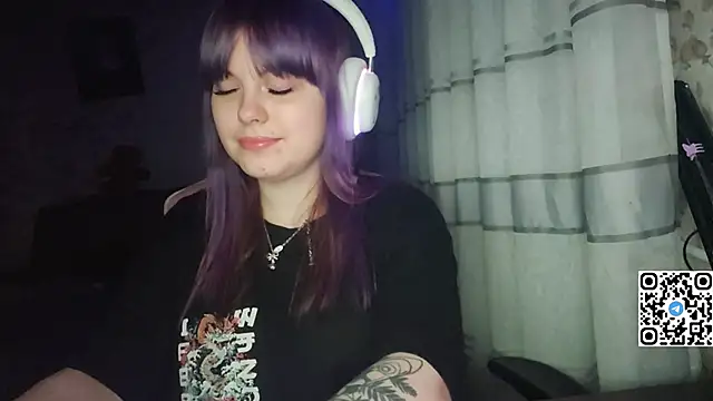 Chat +18 de KristiBloom ao vivo