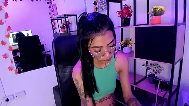 KarlaSlutSkinny__ Adlı Modelin Canlı XXX Sohbeti