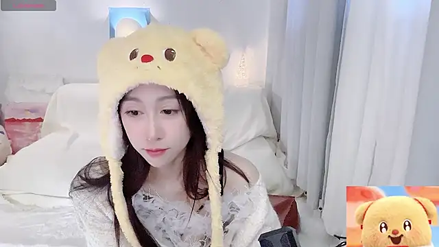 Fayebae_11 élő XXX-chatje