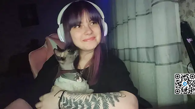 KristiBloom: διαδικτυακό σόου στην κάμερα