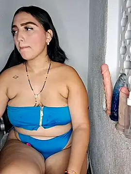 Pokazy przed kamerką – Mia_em