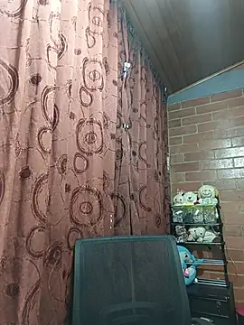 AlexandrinaのライブXXXチャット