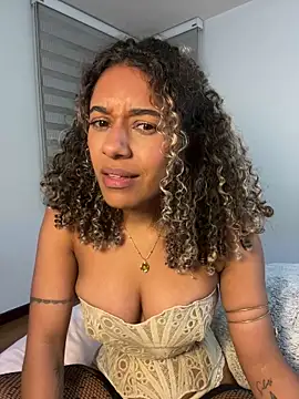 Belkaj élő XXX-chatje