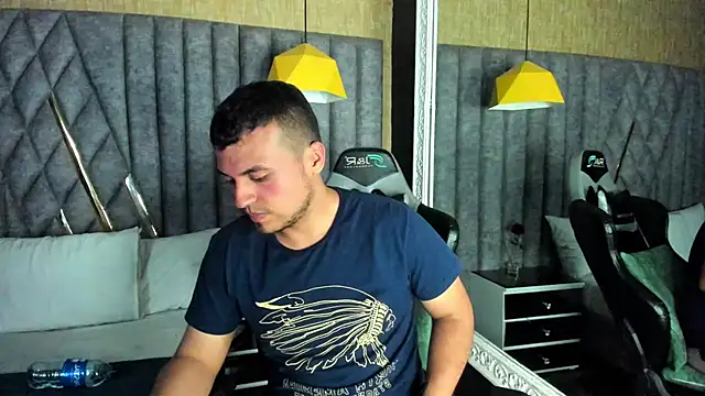 AronGarcia webcam show