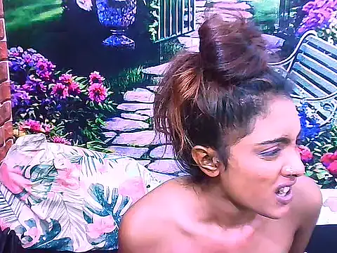 IndianPretty14u2Luv's Live XXX Chat