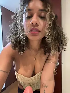 Belkaj Adlı Modelin Canlı XXX Sohbeti