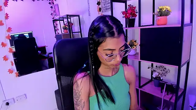 KarlaSlutSkinny__ Live XXX-chat