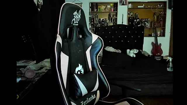 Maki_Zein_ Show in webcam