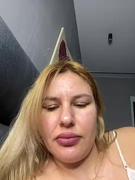 Passion-Blondy Chat XXX in diretta