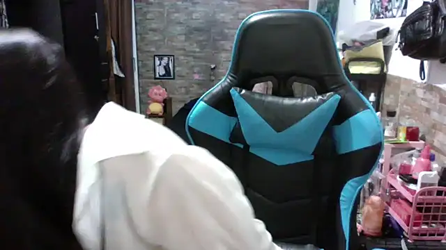 Chat +18 de AngelaQueen_ ao vivo