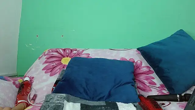 Chat +18 de avaleri_cherry ao vivo