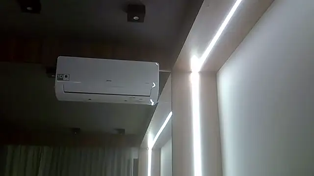 SkinnyKitten: онлайн-секс-чат