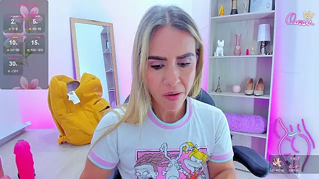 XXX chat uživo modela Evangeline_johns