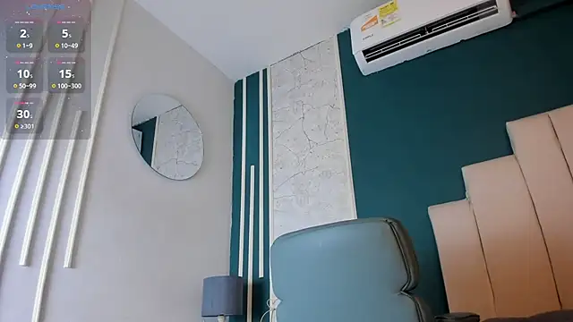 XXX chat uživo modela Adrienne__