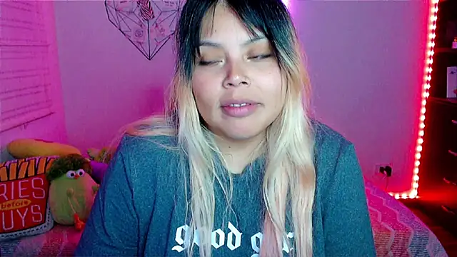 EllieMoonX Adlı Modelin Canlı XXX Sohbeti