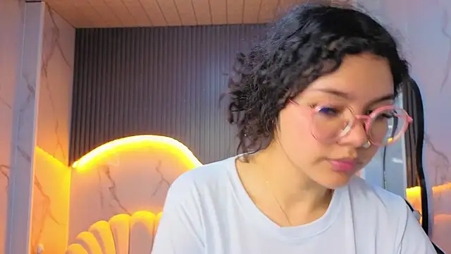 victoria_castillo_b Adlı Modelin Canlı XXX Sohbeti