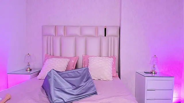 alanarose18 Adlı Modelin Canlı XXX Sohbeti